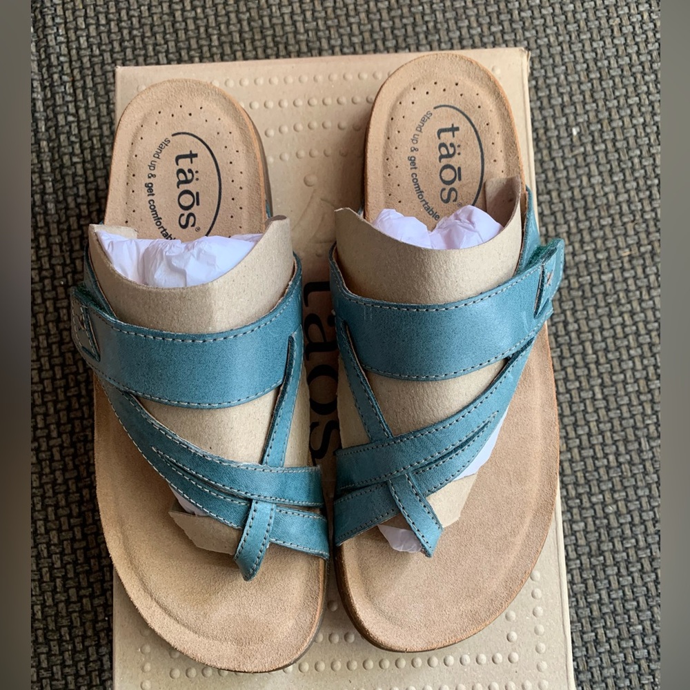 Taos Perfect Sandal in Teal size 8
